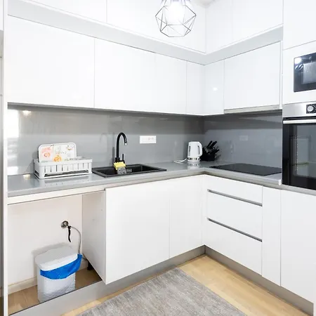 Emyn - With Garage Parking Appartement